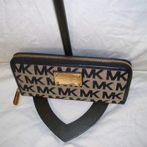 Michael Kors JS Signature ZA Beige/Black Wallet